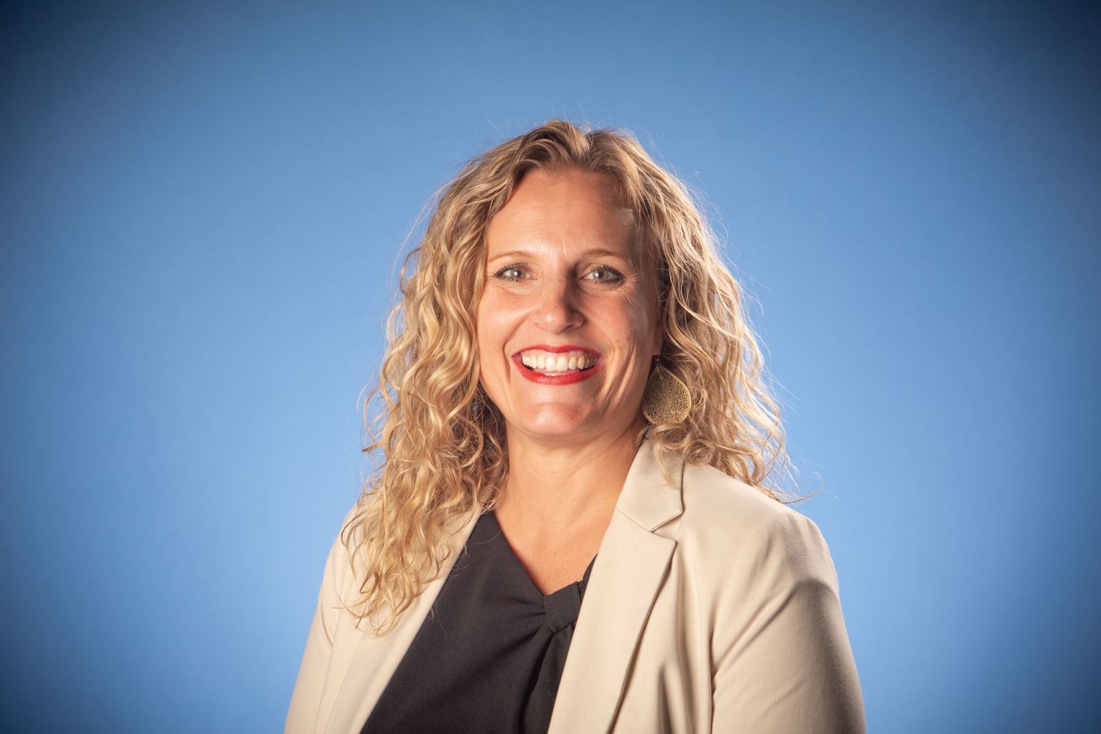 Leslie Becker headshot